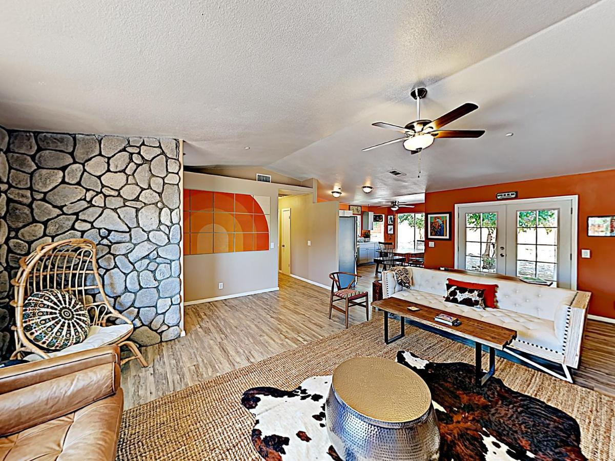 Rawhide Ranch - Walk To Pappy And Harriet'S With Hot Tub! Home Yucca Valley Exterior foto
