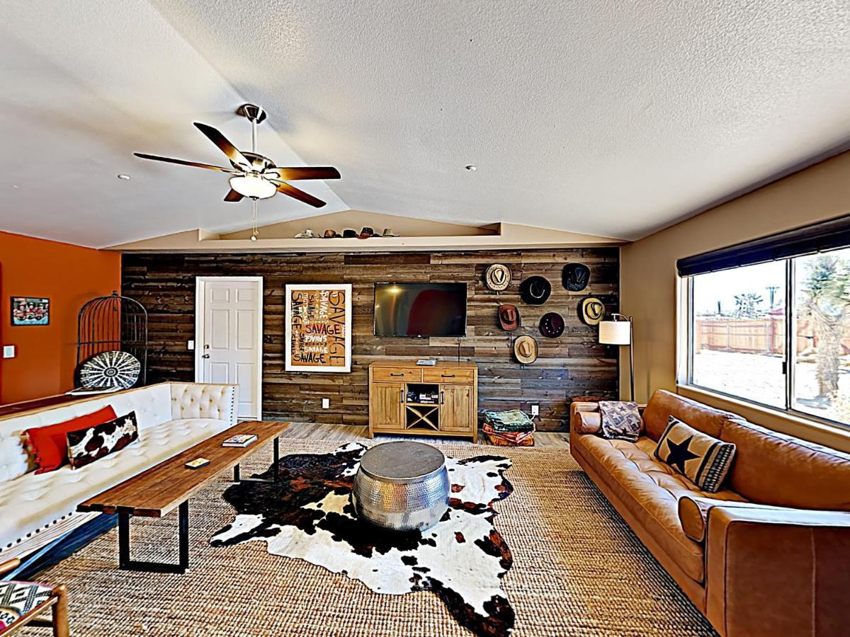 Rawhide Ranch - Walk To Pappy And Harriet'S With Hot Tub! Home Yucca Valley Exterior foto