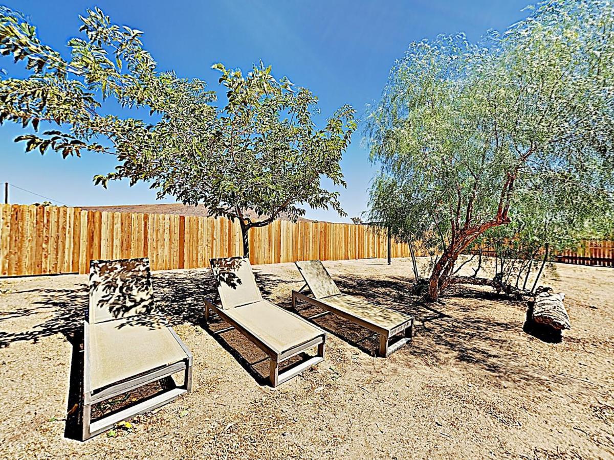 Rawhide Ranch - Walk To Pappy And Harriet'S With Hot Tub! Home Yucca Valley Exterior foto