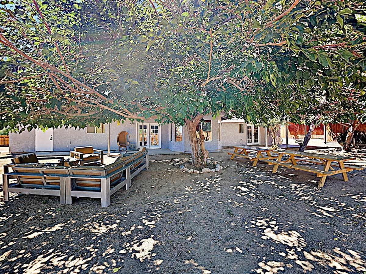 Rawhide Ranch - Walk To Pappy And Harriet'S With Hot Tub! Home Yucca Valley Exterior foto