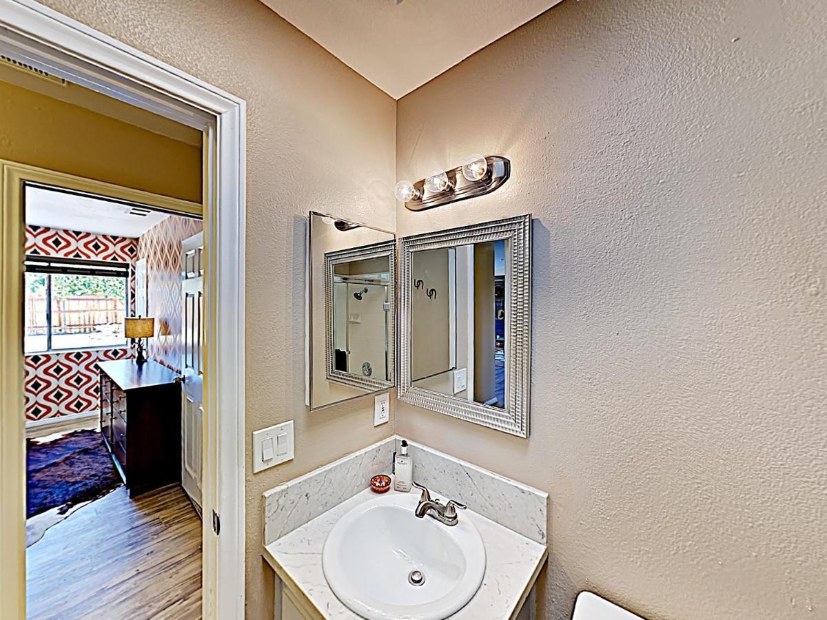Rawhide Ranch - Walk To Pappy And Harriet'S With Hot Tub! Home Yucca Valley Exterior foto